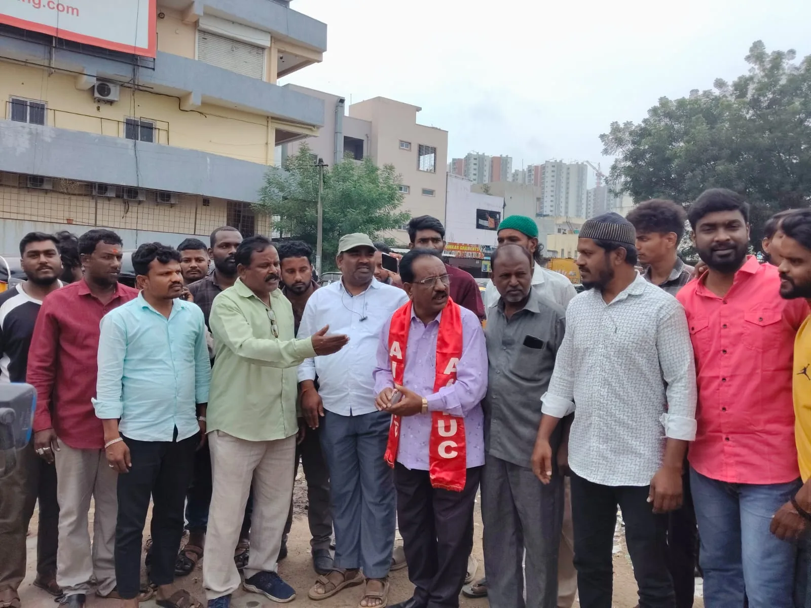 ఆటో కార్మికుల సమస్యలపై ఐక్యంగా పోరాడుదాం.