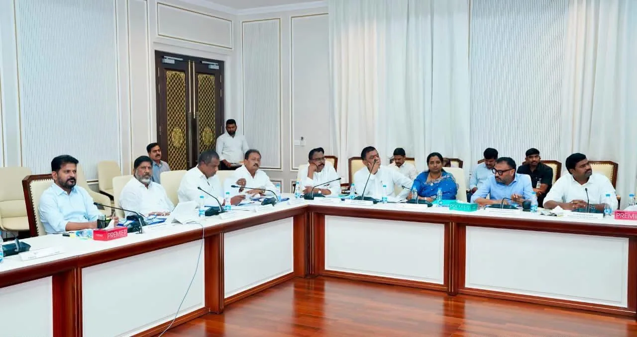 రాష్ట్ర సచివాలయంలో డిప్యూటీ సీఎం భట్టి విక్రమార్క మల్లు  అధ్యక్షతన ఇన్వెస్ట్ తెలంగాణ గ్లోబల్ సమ్మిట్-2026 సన్నాహక సమావేశం జరిగింది.