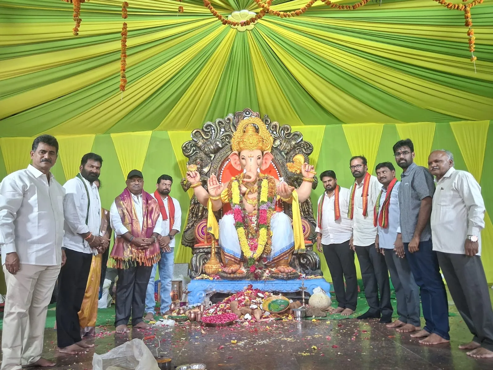ప్రగతి నగర్‌లో నిర్వహించిన అన్నదాన కార్యక్రమంలో పాల్గొన్నా నియోజకవర్గ