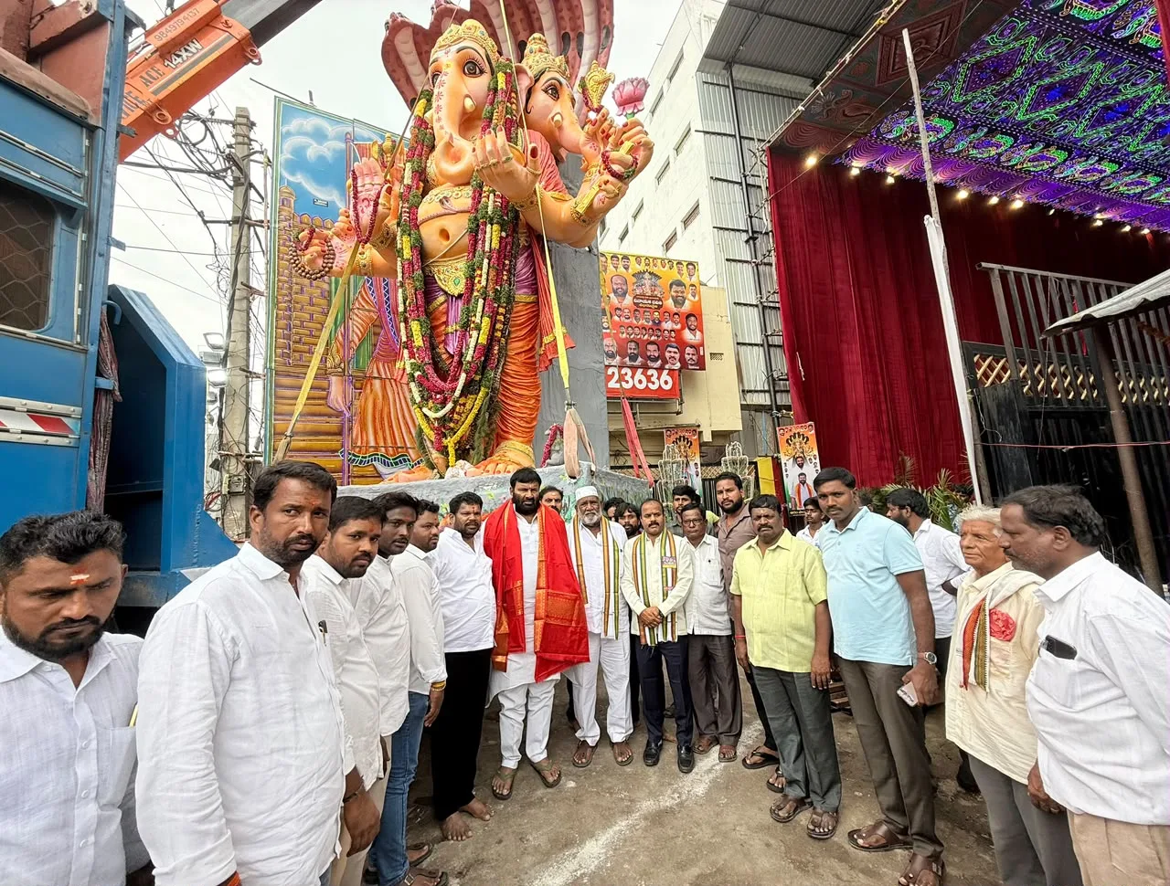 గణేష్ ఉత్సవాల్లో పాల్గొన్న మాజీ ఎమ్మెల్యే కూన శ్రీశైలం గౌడ్