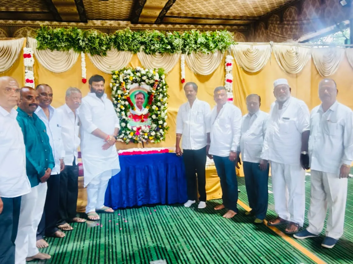 దశదిన కర్మలకు హాజరై నివాళులర్పించిన మాజీ ఎమ్మెల్యే కూన శ్రీశైలం గౌడ్