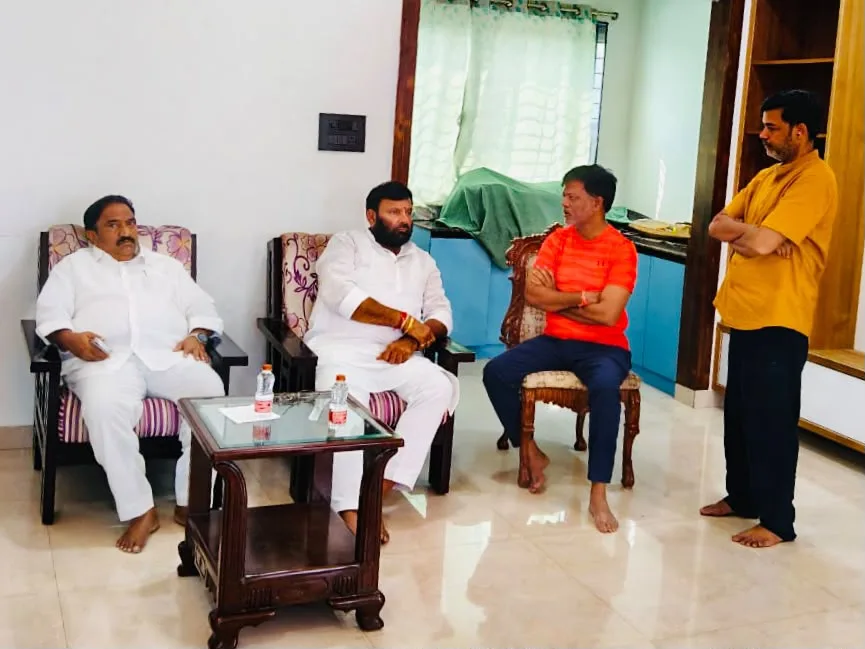 మాజీ శాసనసభ్యులు   కూన శ్రీశైలం గౌడ్