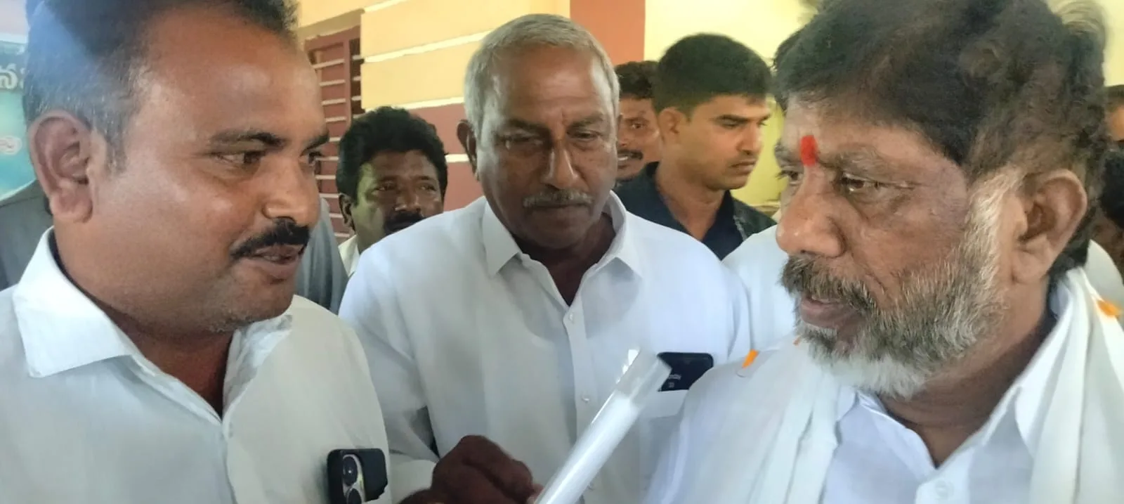 చింతకాని మండల పర్యటనలో ఉన్న తెలంగాణ రాష్ట్ర ఉప ముఖ్యమంత్రి   మల్లు బట్టి విక్రమార్క
