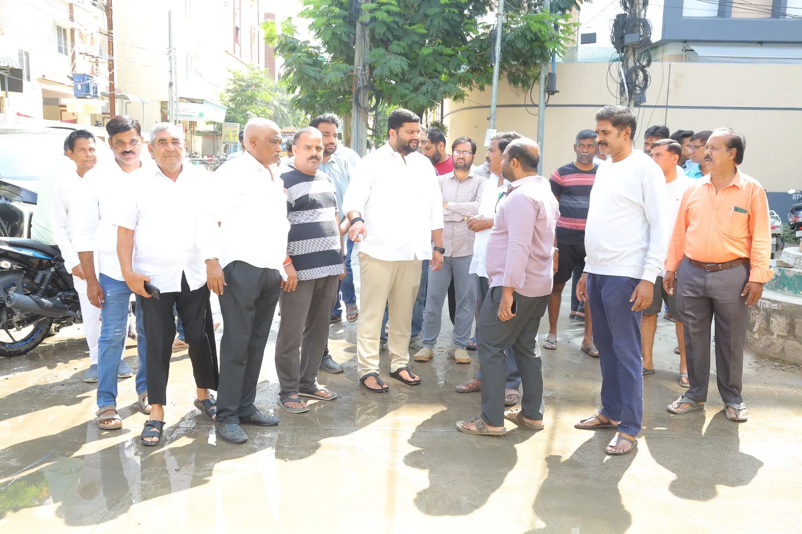 గాయత్రి నగర్ కాలనీ సమస్యల పరిష్కారానికి పర్యటన