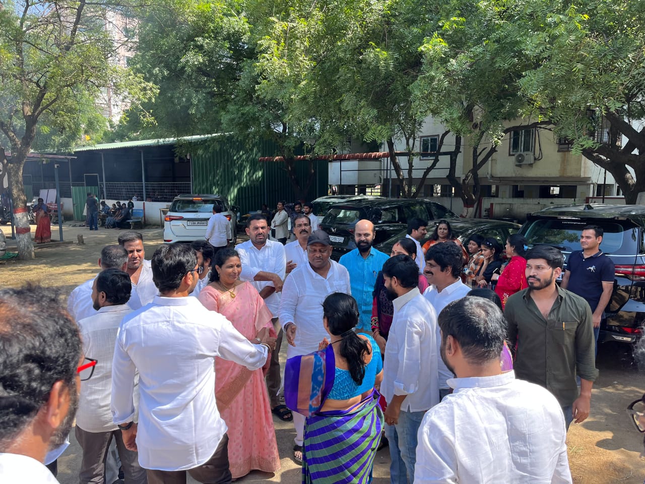 శ్రీ శ్రీ శ్రీ రేణుకా ఎల్లమ్మ తల్లి దేవస్థానంలో పూజా కార్యక్రమంలో పాల్గొన్న కొలన్ హన్మంత్ రెడ్డి