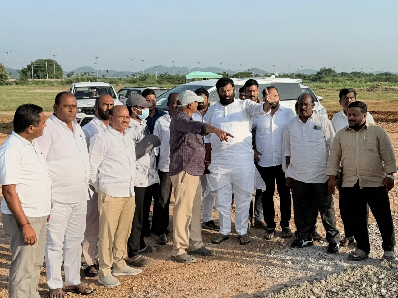 సిరిసిల్ల సీఎం సభ ఏర్పాట్లను పరిశీలించిన మాజీ శాసనసభ్యులు ఈకూన శ్రీశైలం గౌడ్