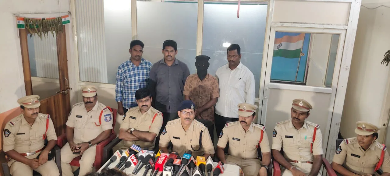 పోలీస్ కమిషనర్ వారి కార్యాలయం, ఎన్టీ ఆర్ పోలీస్ కమిషనరేట్, విజయవాడ,