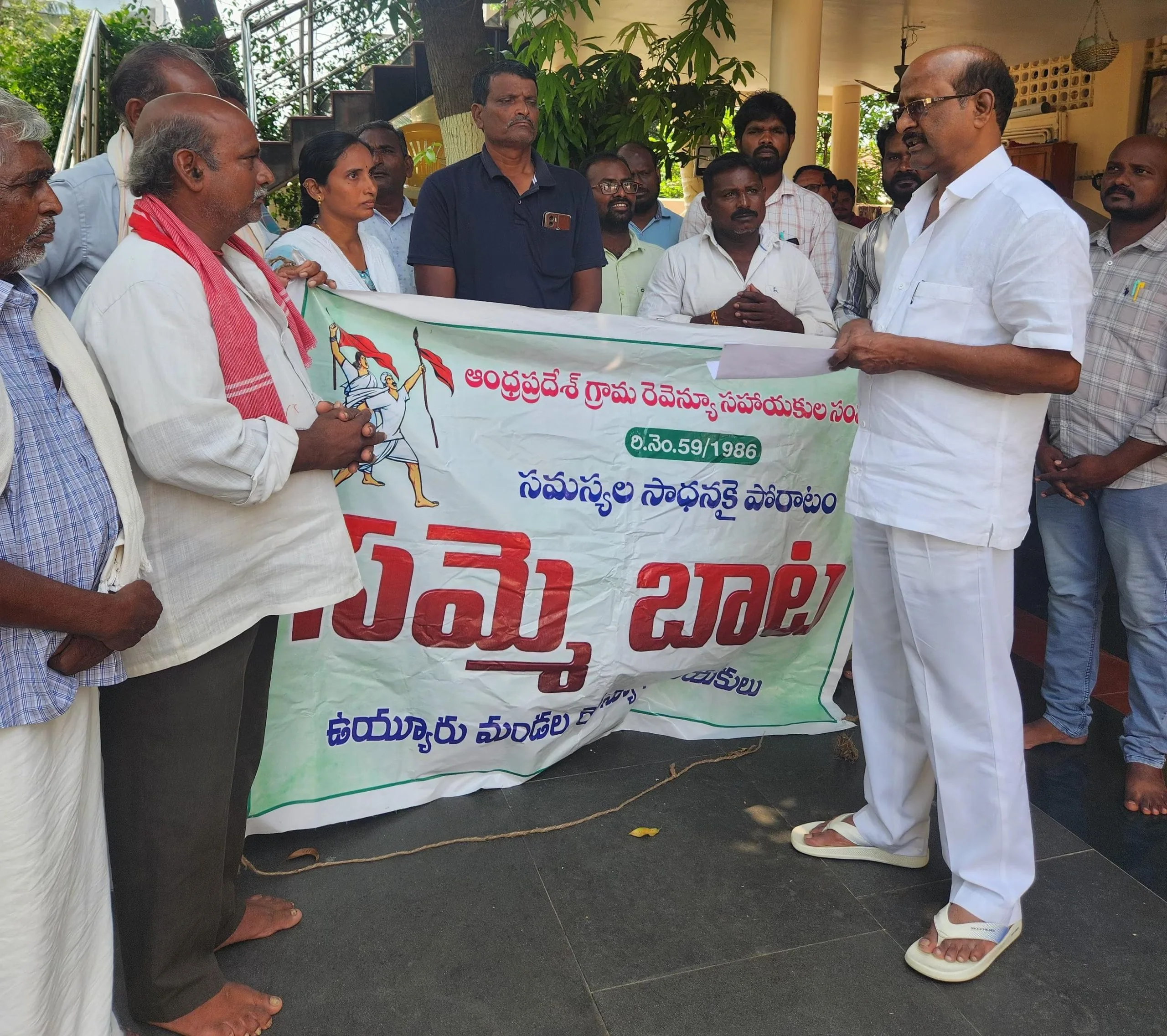 VRAల సమస్యను సీఎం దృష్టికి తీసుకెళ్లి సమస్యల పరిష్కారానికి కృషి చేస్తా: రాజేంద్ర ప్రసాద్ హామీ .