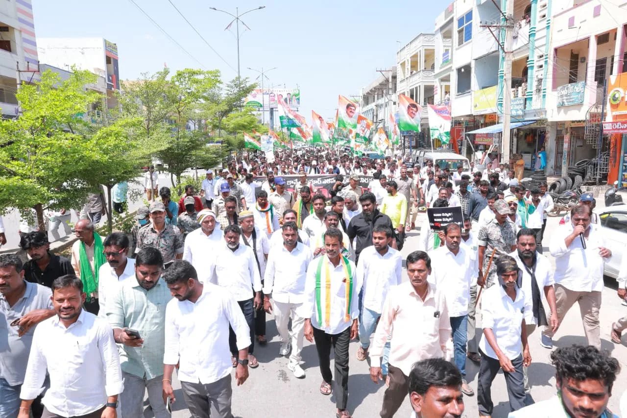 జనగామ కలెక్టర్ కార్యాలయం ముట్టడి – చీఫ్ ఎలక్షన్ కమిషనర్ రాజీనామా