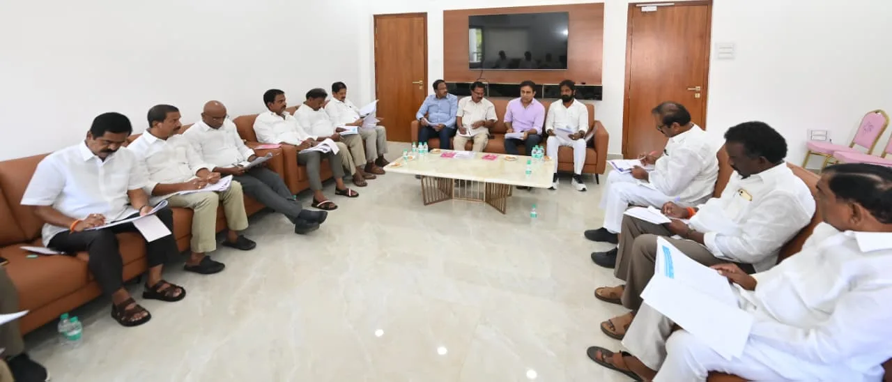 తెలంగాణ భవన్ లో గ్రాడ్యుయేట్ ఎమ్మెల్సీ ఎన్నికలపై ఉమ్మడి మహబూబ్‌నగర్