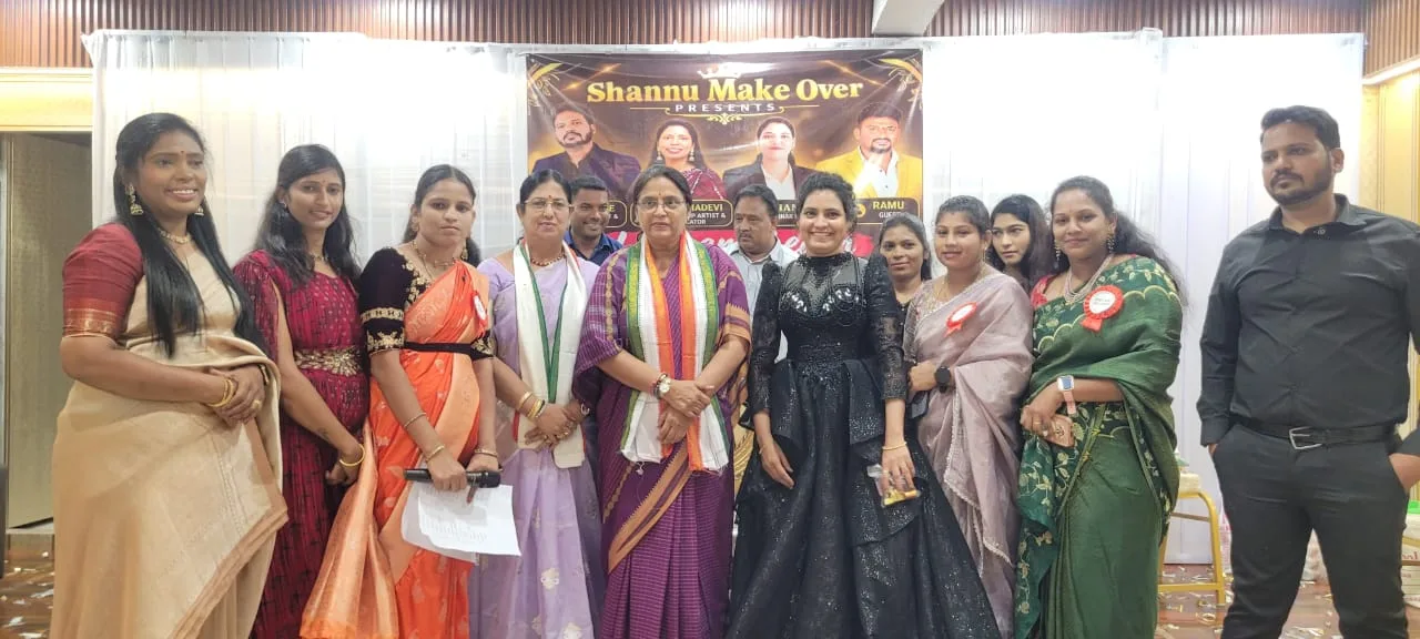 బ్యూటిషన్ షన్నును అభినందించిన కోదాడ ఎమ్మెల్యే పద్మావతి రెడ్డి.