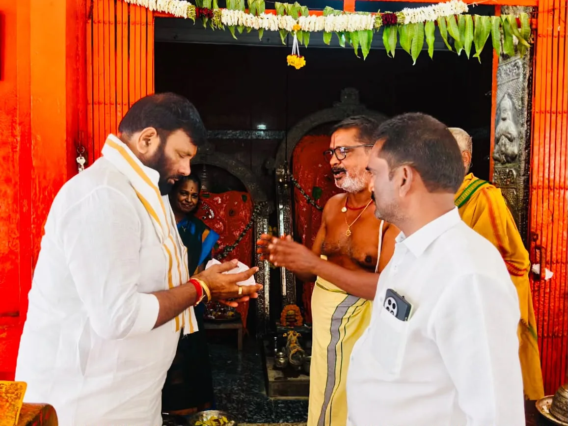 జోడాంజనేయ స్వామివారిని దర్శించుకున్న కూన శ్రీశైలం గౌడ్