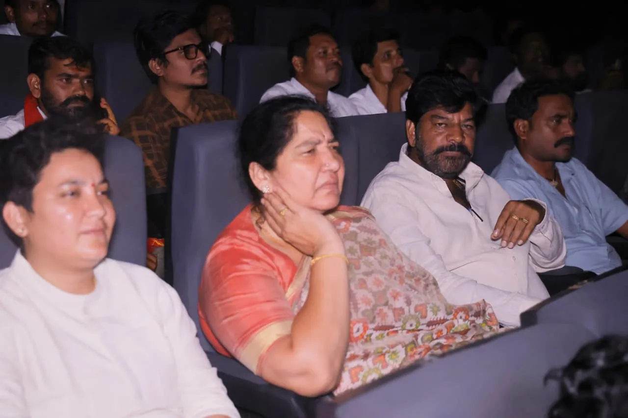 సాయంత్రం 6:00 గంటలకు లక్ష్మి థియేటర్‌లో “పారడైస్”సినిమాను